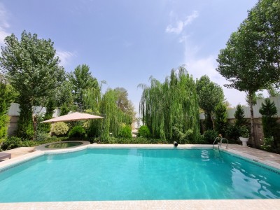 عمارت ایلخانی با استخر و جکوزی آبگرم