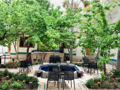 خانه بوم گردی ماه بیبی (تخت در خوابگاه آقایان) خانه بوم گردی ماه بیبی (تخت در خوابگاه آقایان)