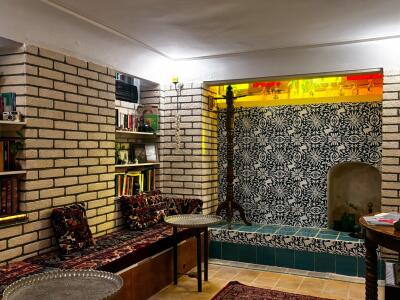 خانه بوم گردی ماه بیبی (تخت در خوابگاه آقایان) خانه بوم گردی ماه بیبی (تخت در خوابگاه آقایان)