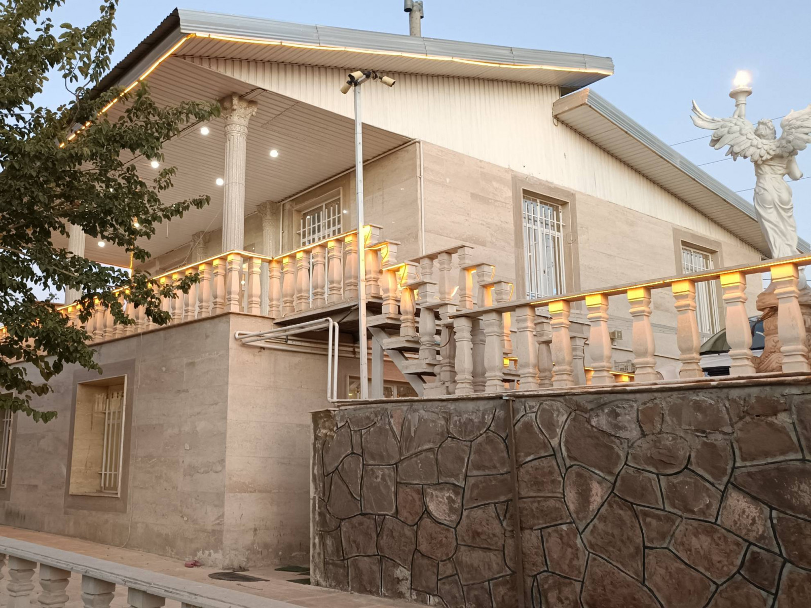 نمای بیرونی ساختمان نمای بیرونی ساختمان