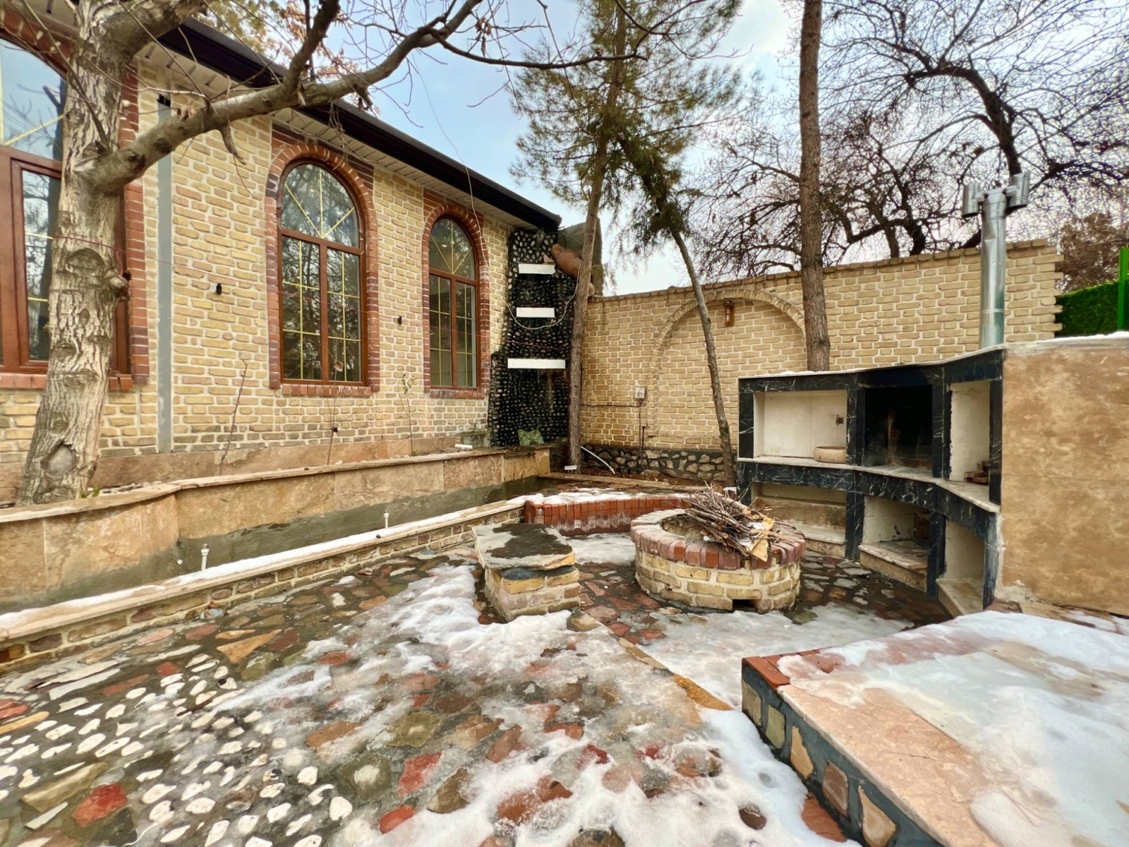 نمای بیرونی ساختمان