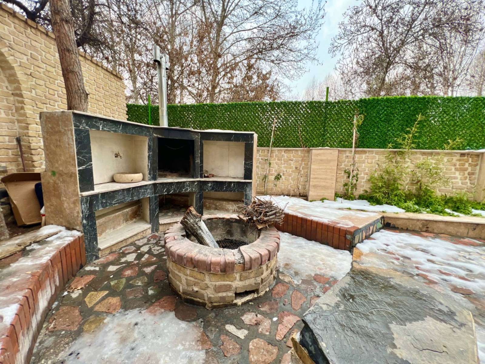 نمای بیرونی ساختمان
