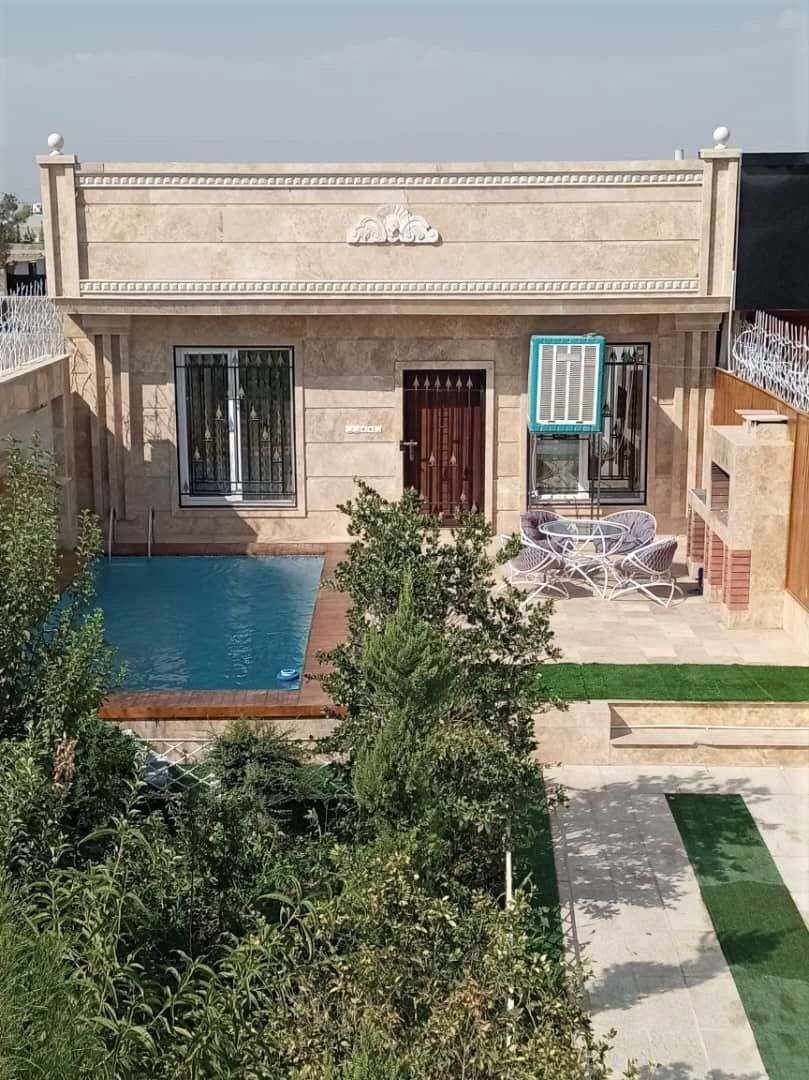 نمای اقامتگاه و استخر