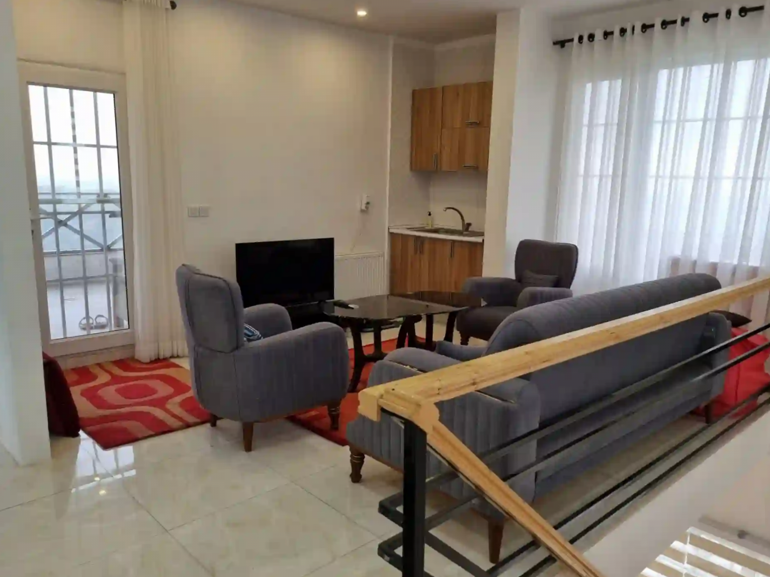 اتاق پذیرایی طبقه اول