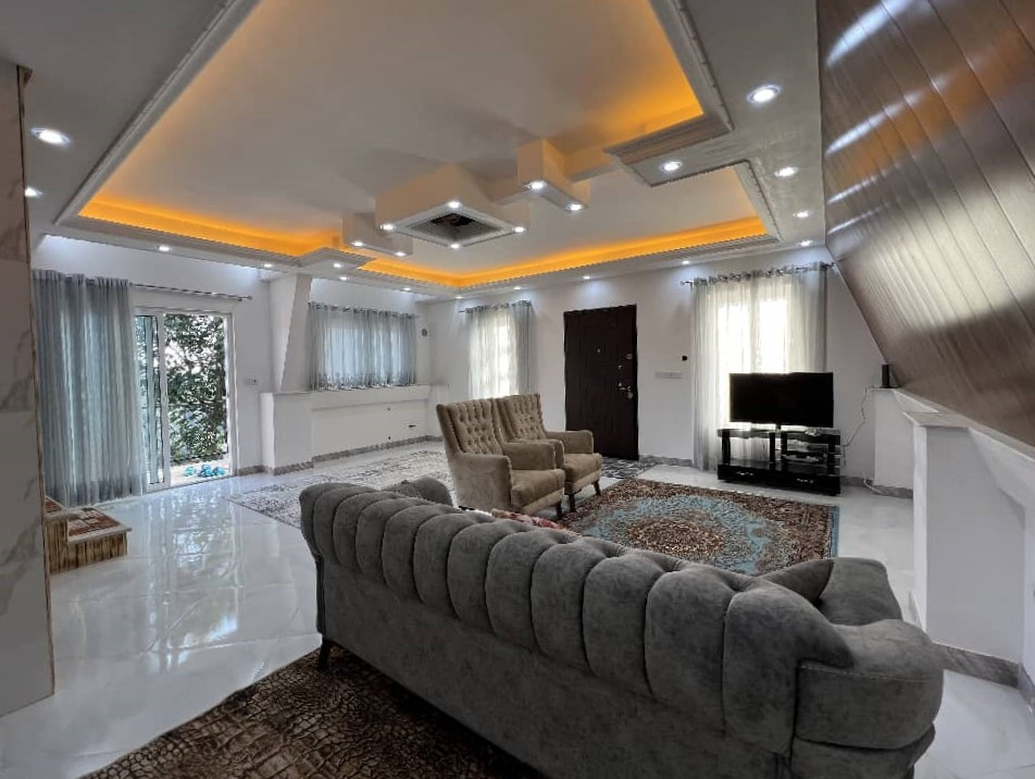 اتاق پذیرایی طبقه اول