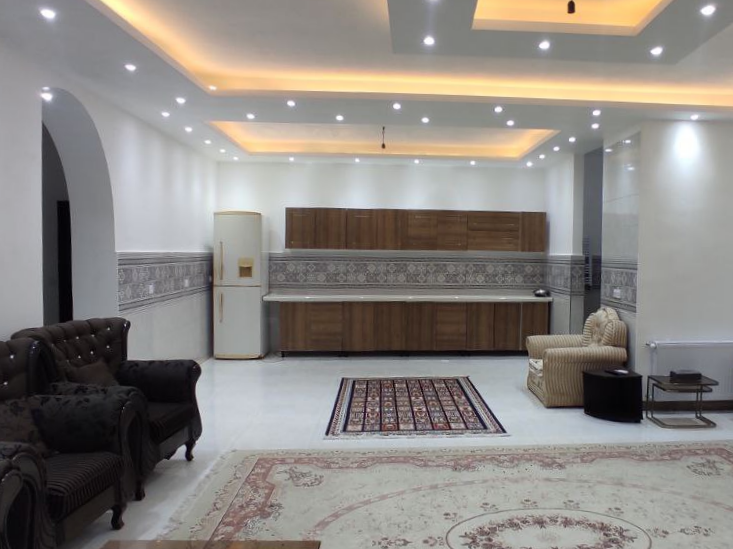 اتاق پذیرایی و آشپزخانه