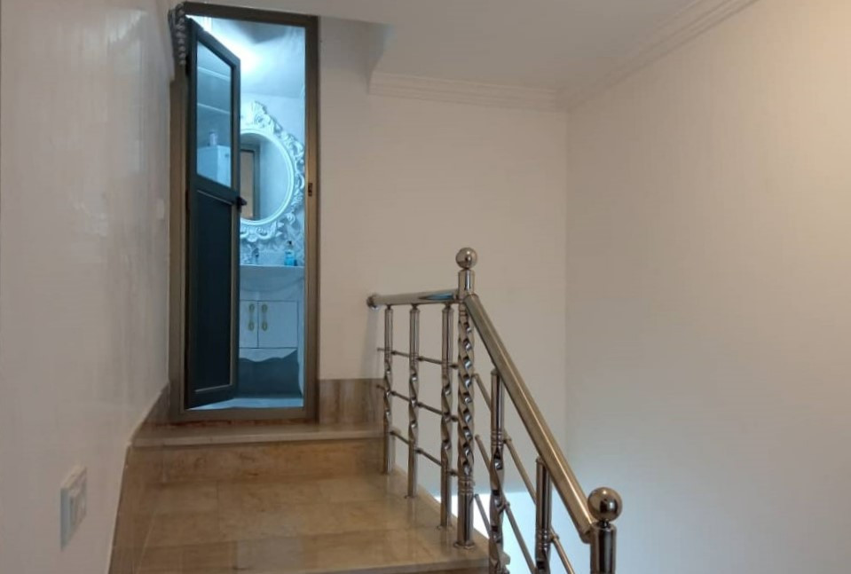 درب ورودی سرویس بهداشتی و حمام