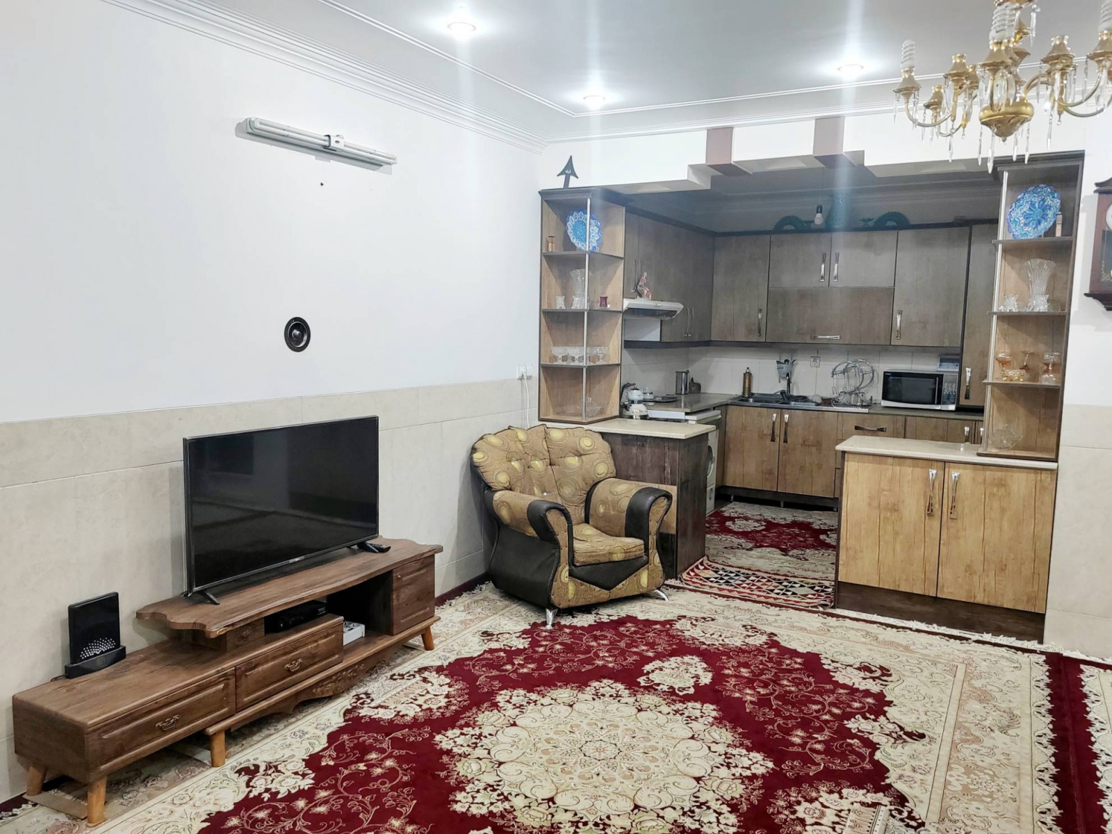 پذیرایی و آشپزخانه
