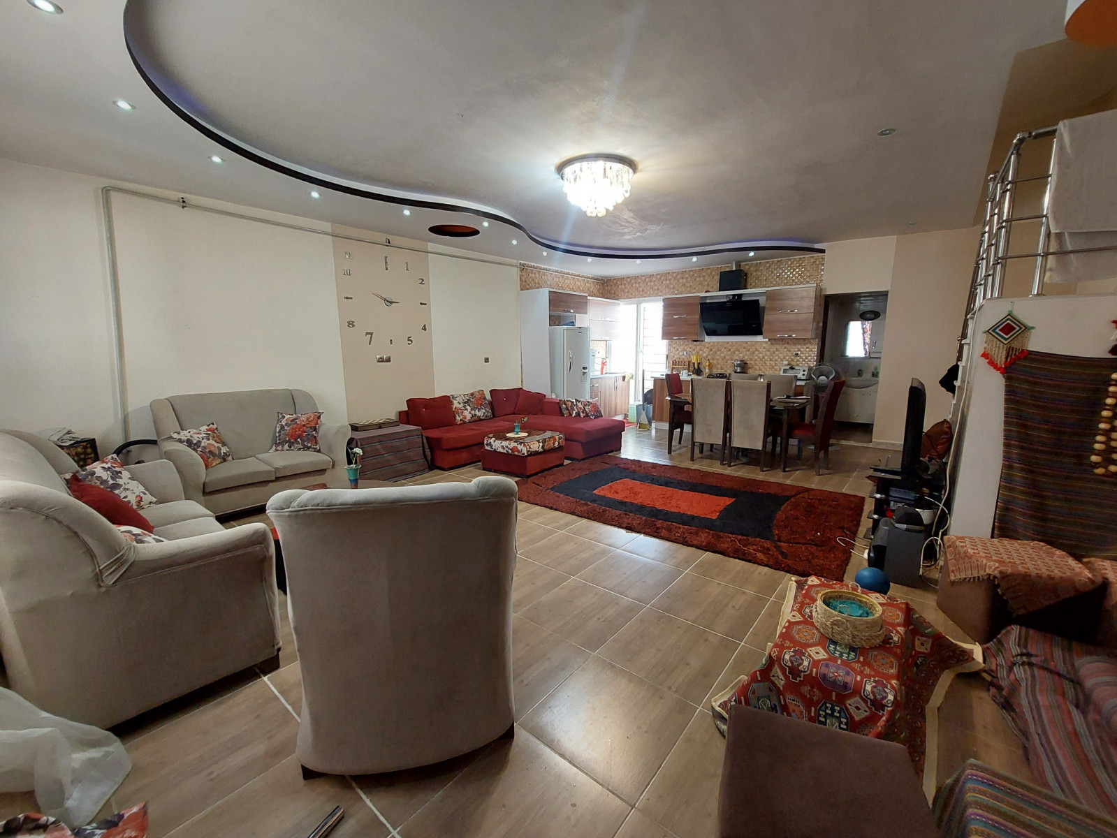 اتاق پذیرایی طبقه همکف