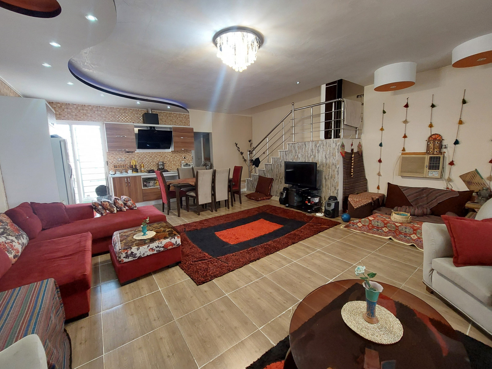 اتاق پذیرایی طبقه همکف