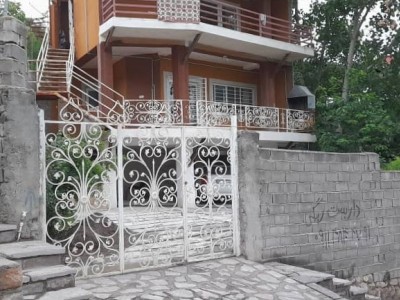 واحد مبله تک خواب جنگلی تراس‌دار