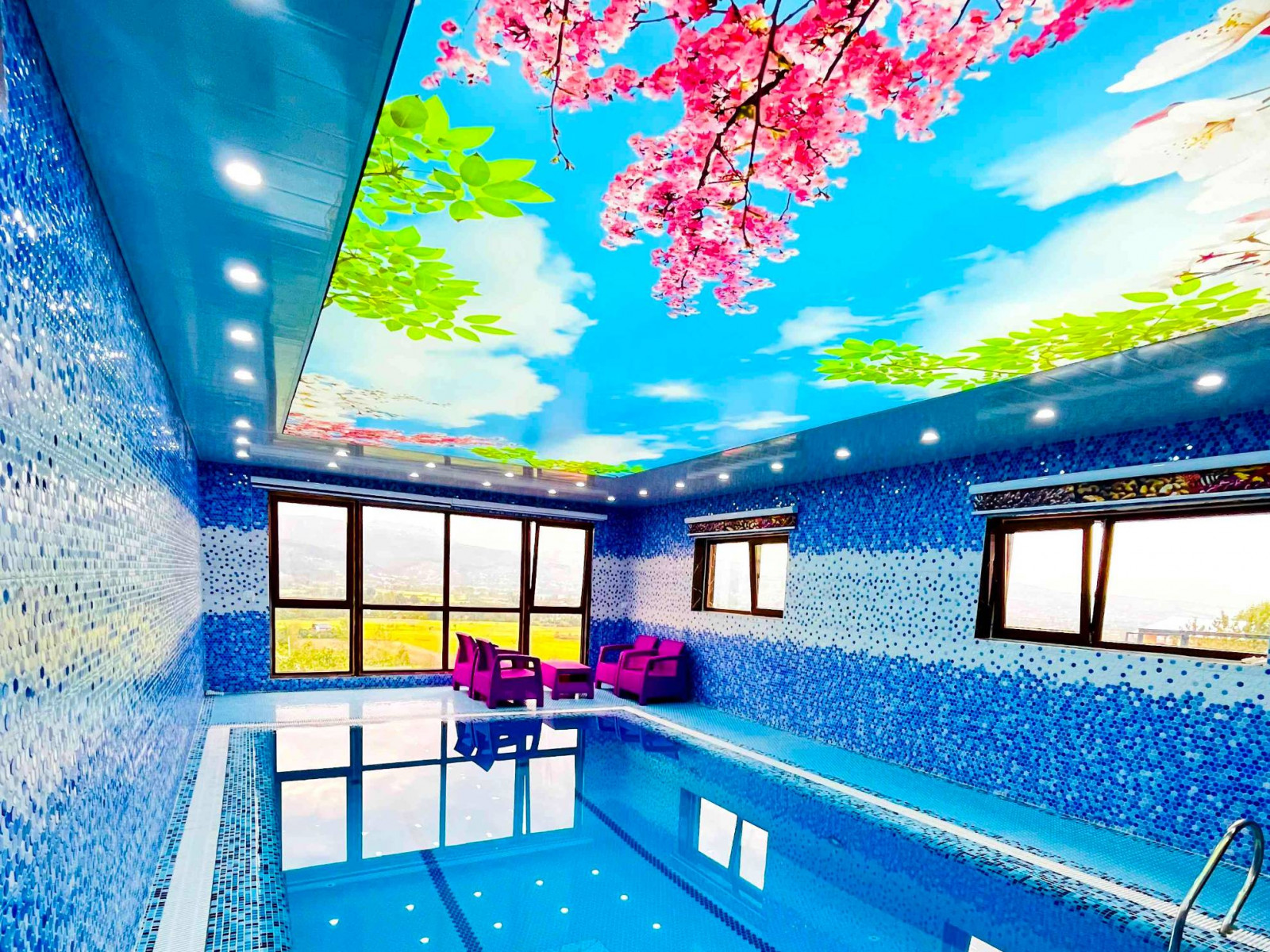 فضای استخر ۶۵ متر