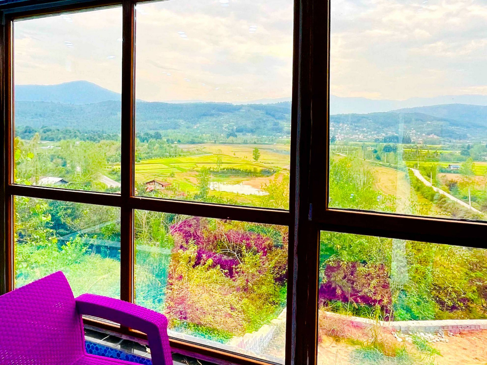 ویو از داخل استخر