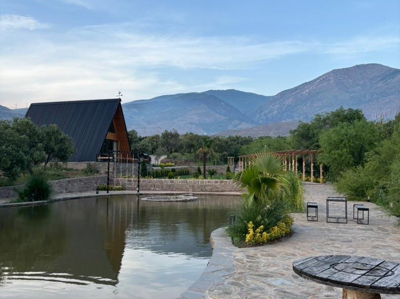 نمای کلبه و محوطه نمای کلبه و محوطه