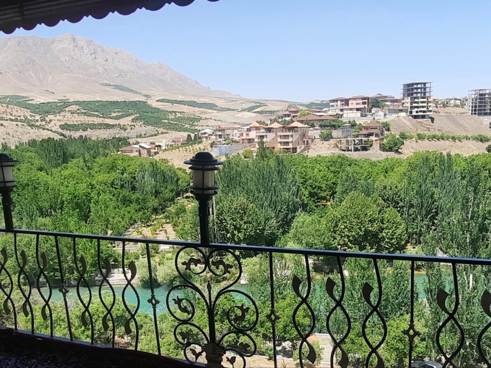 نمای بیرونی ساختمان