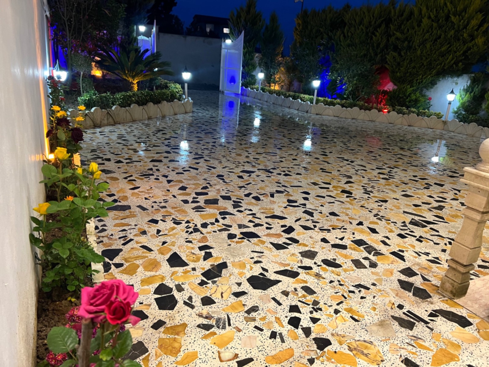 نمای بیرونی ساختمان