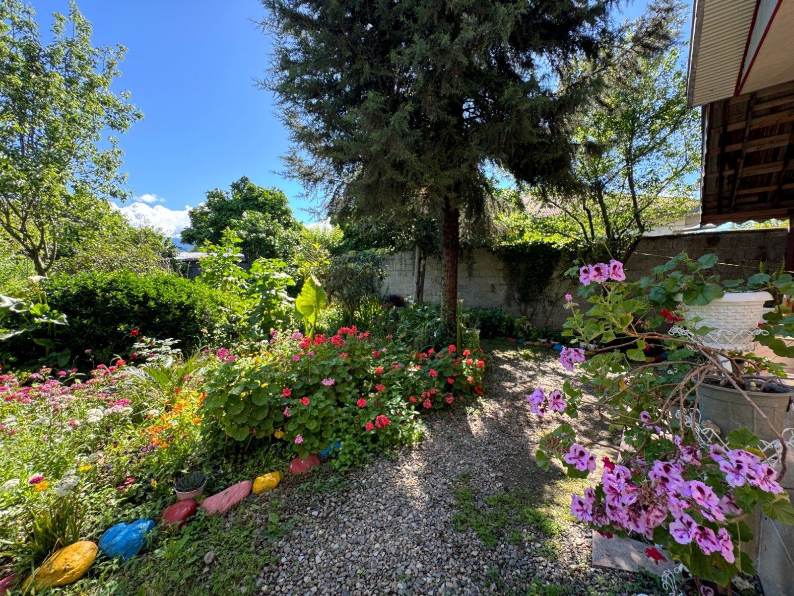 نمای بیرونی ساختمان