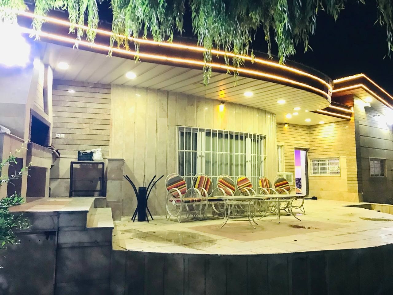 نمای بیرونی ساختمان