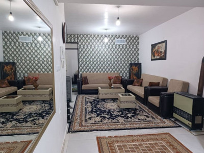 واحد مبله تک خواب حیاط‌دار رزآبی