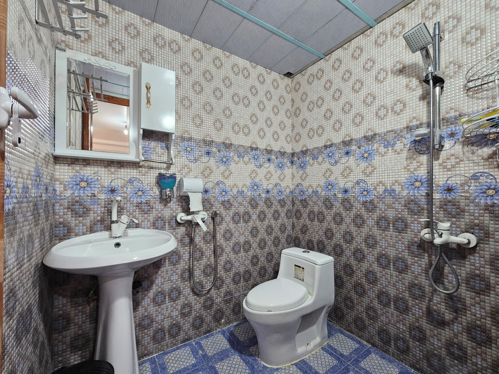 داخل واحد "فرخنده"