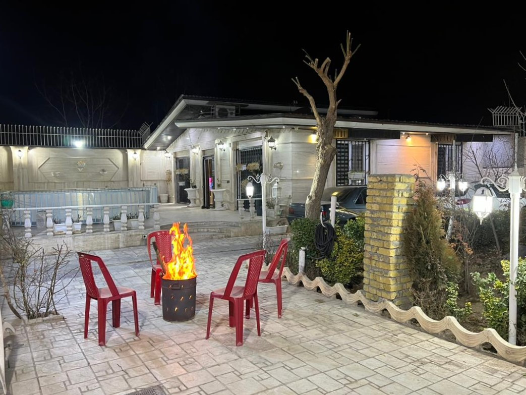 نماي اقامتگاه و حیاط نماي اقامتگاه و حیاط