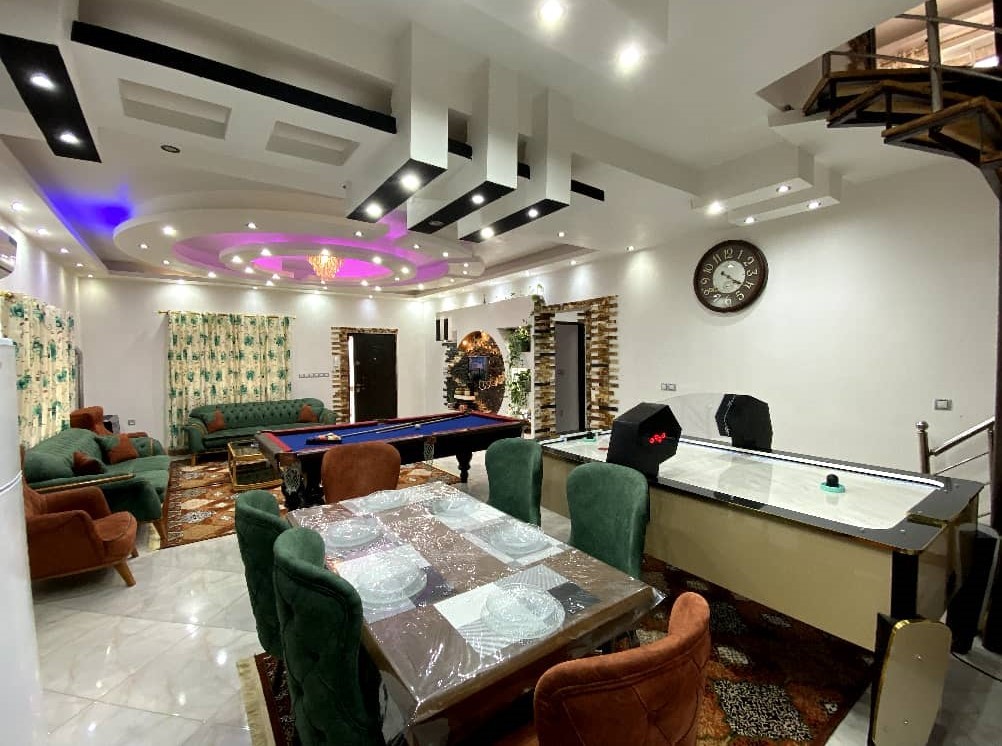 اتاق پذیرایی طبقه همکف