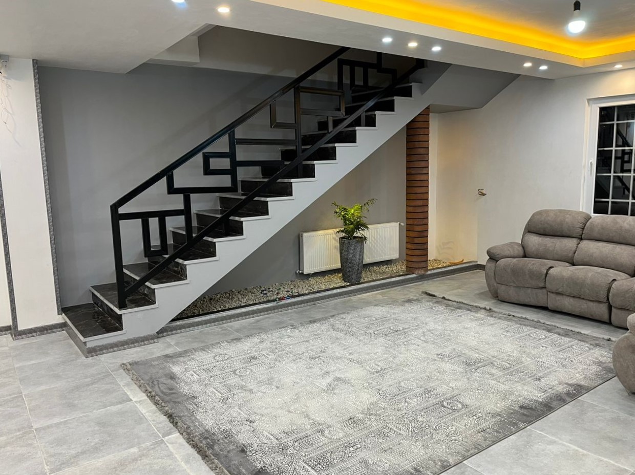 اتاق پذیرایی طبقه همکف