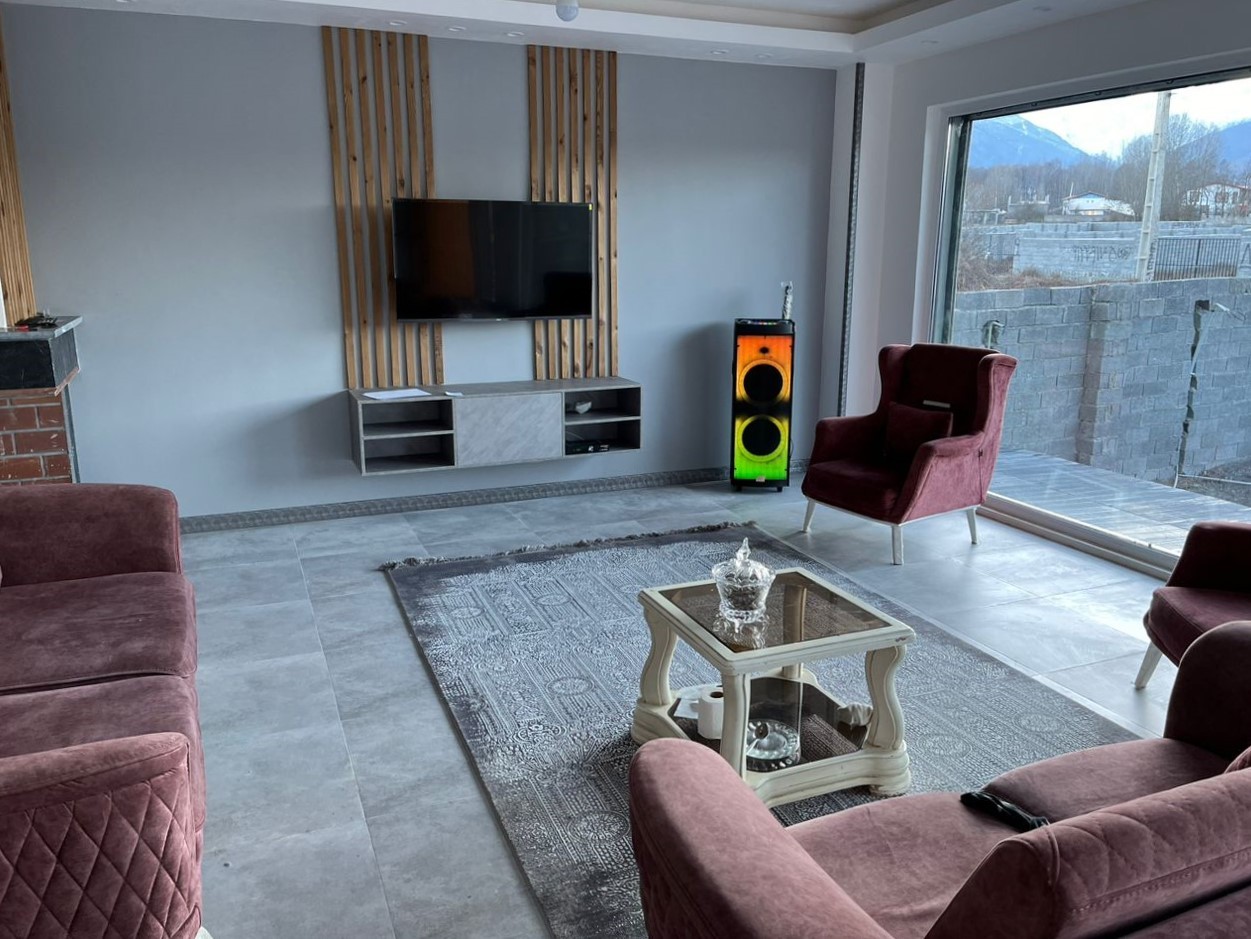 اتاق پذیرایی طبقه همکف