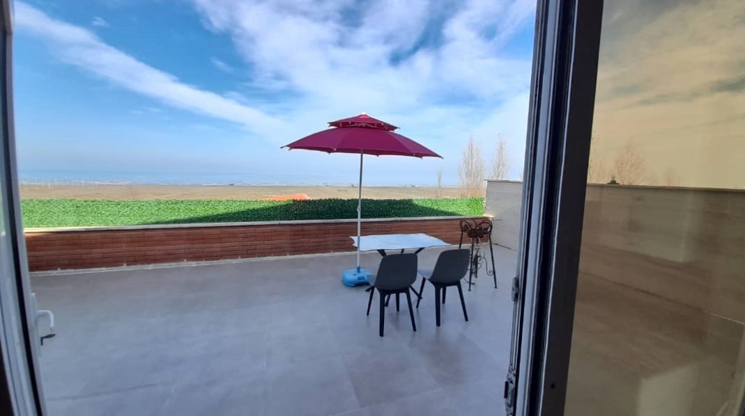 تراس و چشم‌انداز دریا