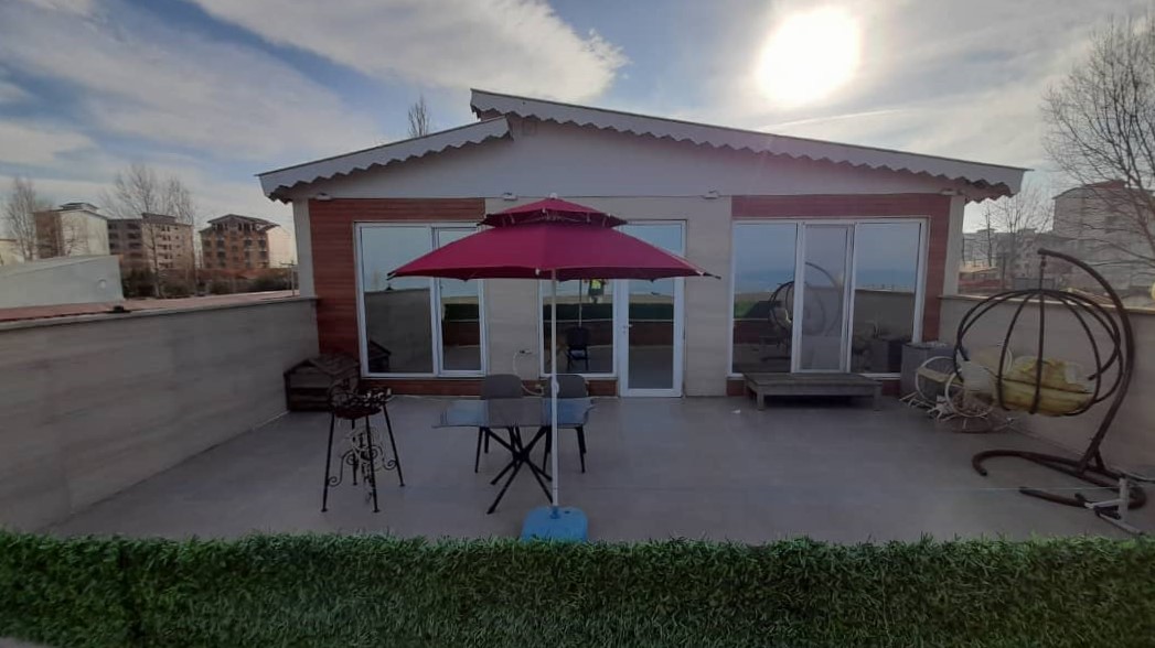 نمای اقامتگاه و تراس