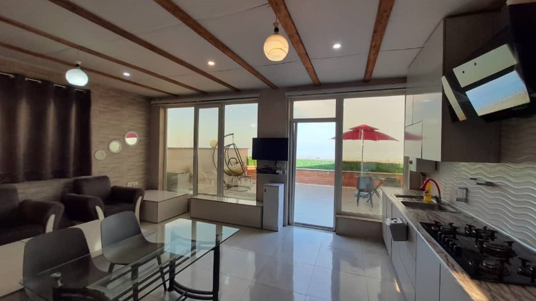 اتاق پذیرایی و آشپزخانه