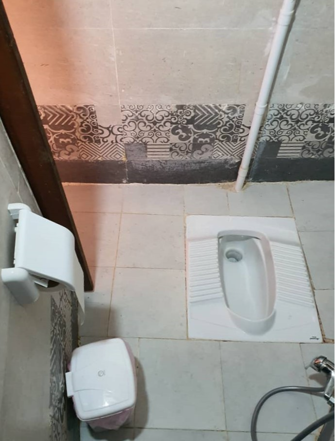 سرویس بهداشتی مشترک - حیاط