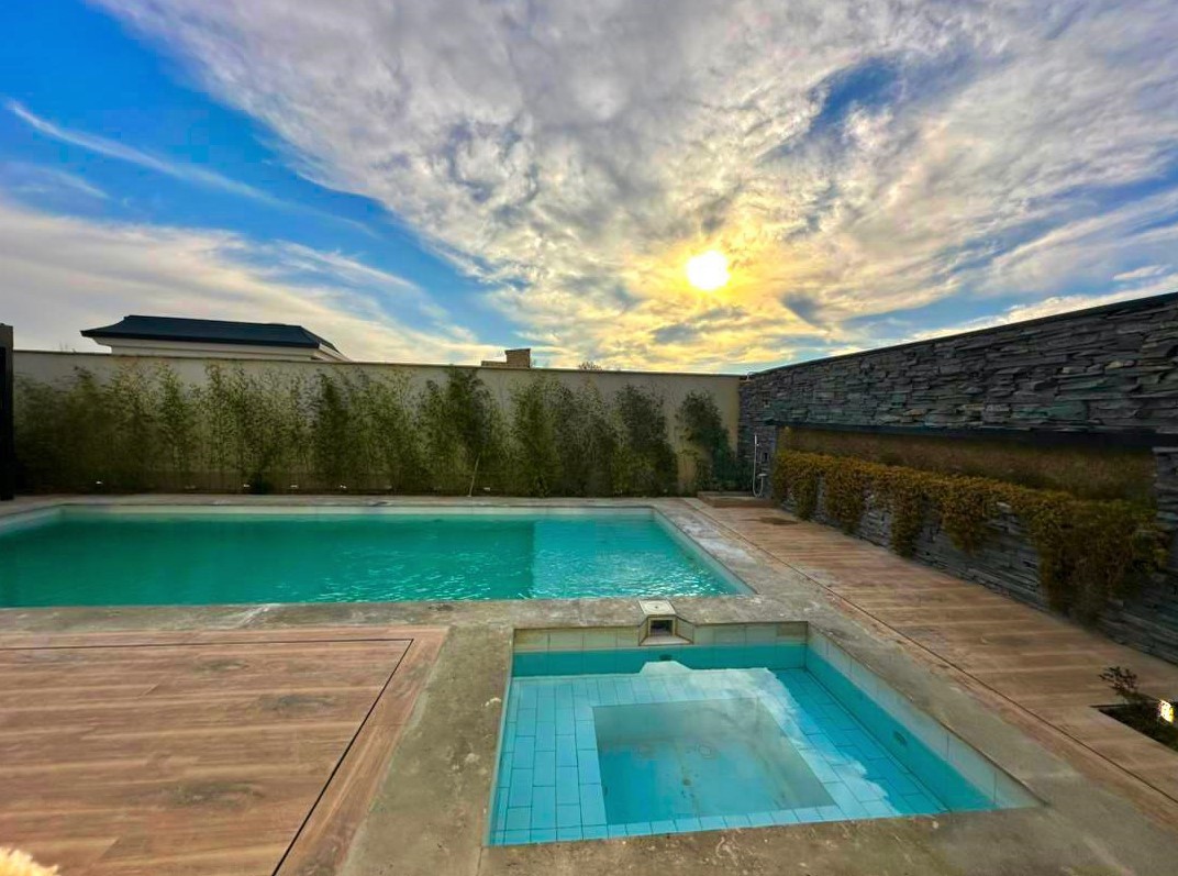 استخر و جکوزی