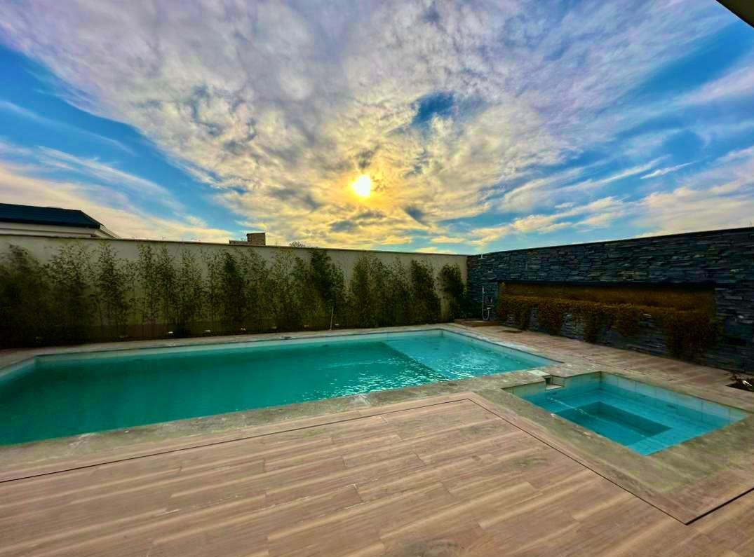 استخر و جکوزی