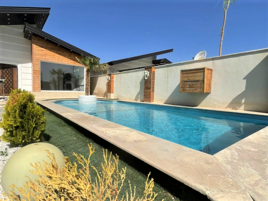 نمای اقامتگاه و استخر