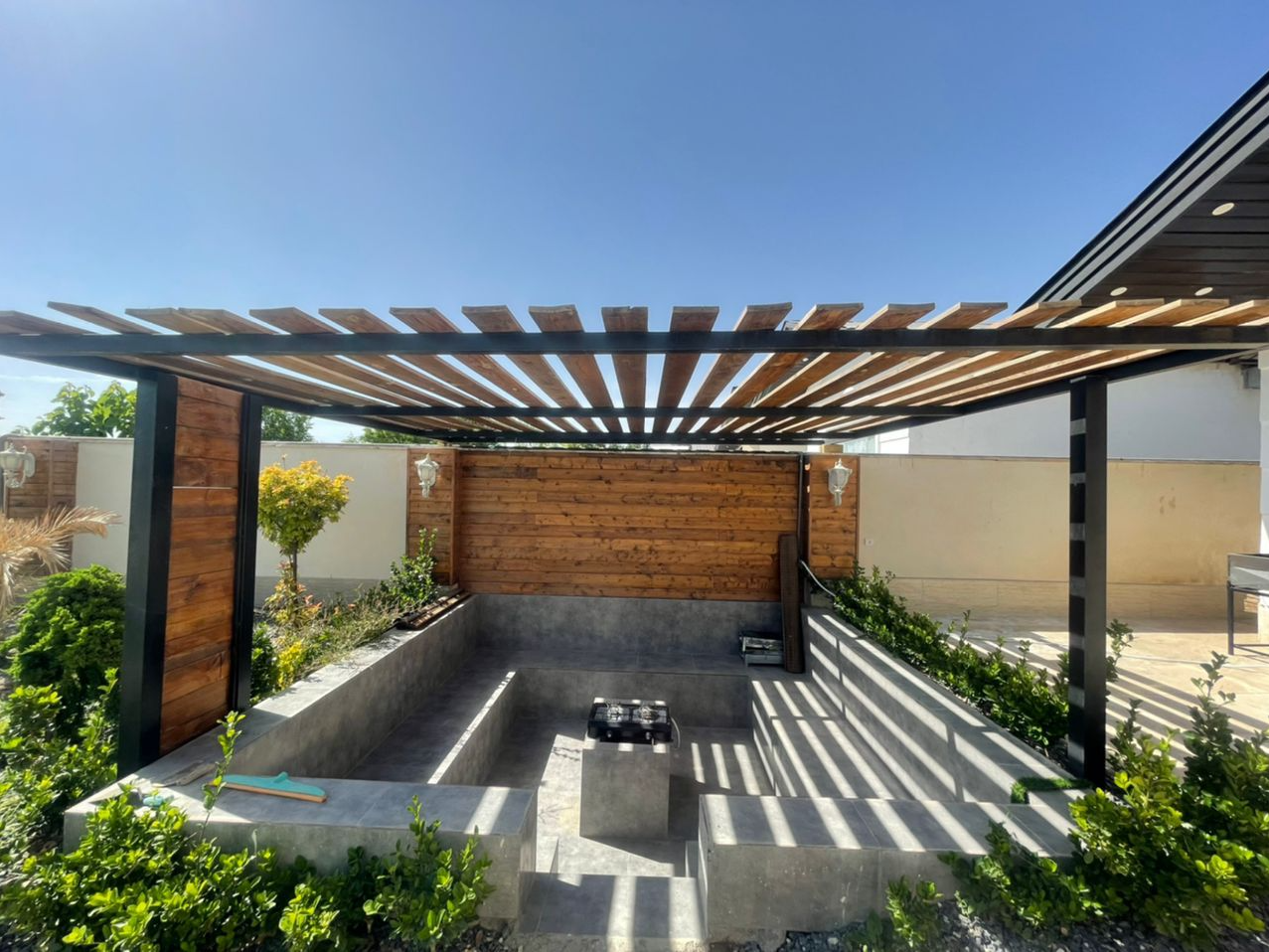 آلاچیق و آتشکده