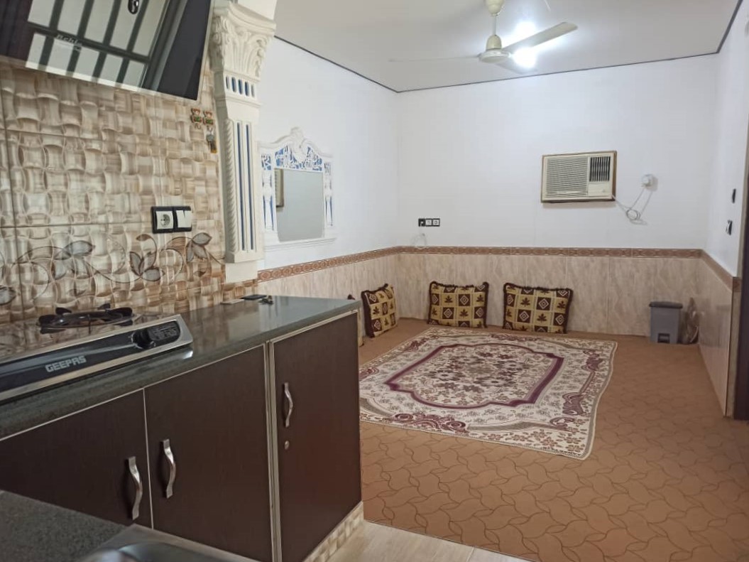 اتاق پذیرایی و آشپزخانه