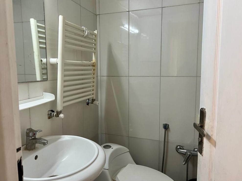 سرویس بهداشتی و حمام اتاق خواب 1