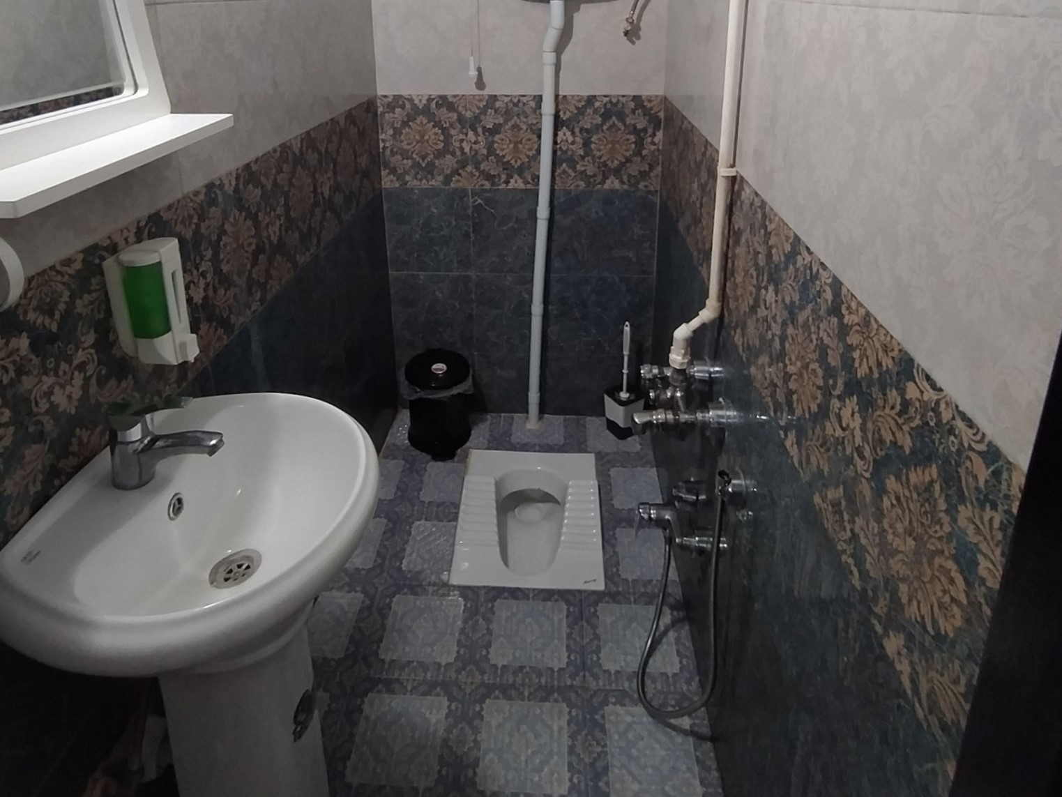 سرویس بهداشتی و حمام سرویس بهداشتی و حمام