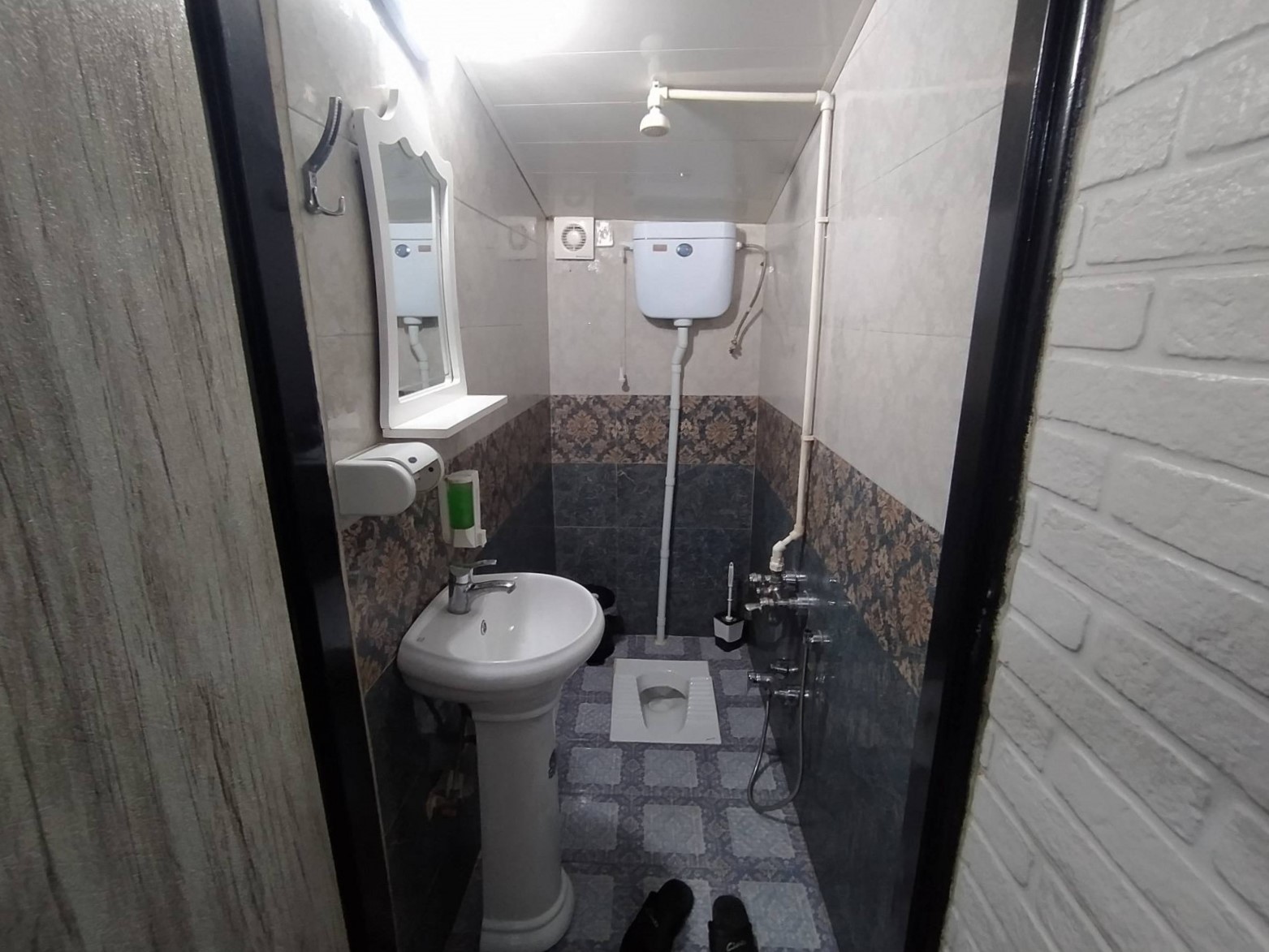 سرویس بهداشتی و حمام سرویس بهداشتی و حمام