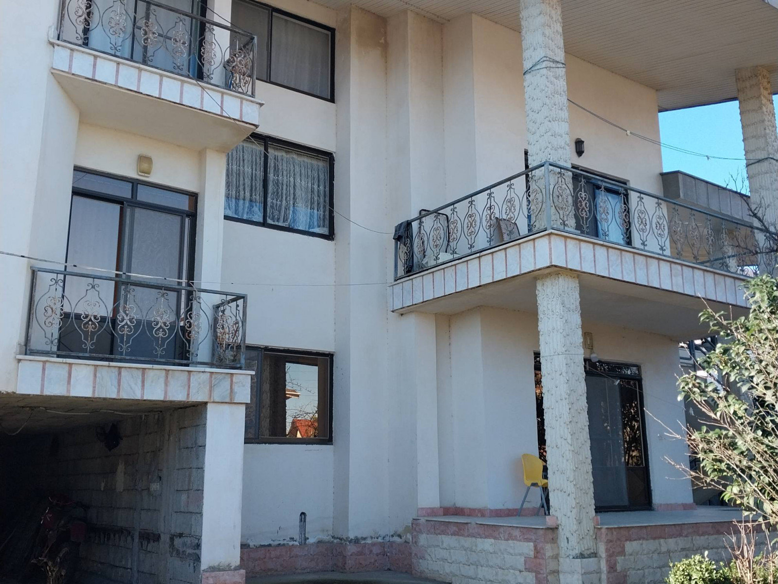 نمای بیرونی ساختمان