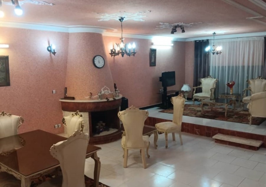 اتاق پذیرایی طبقه همکف