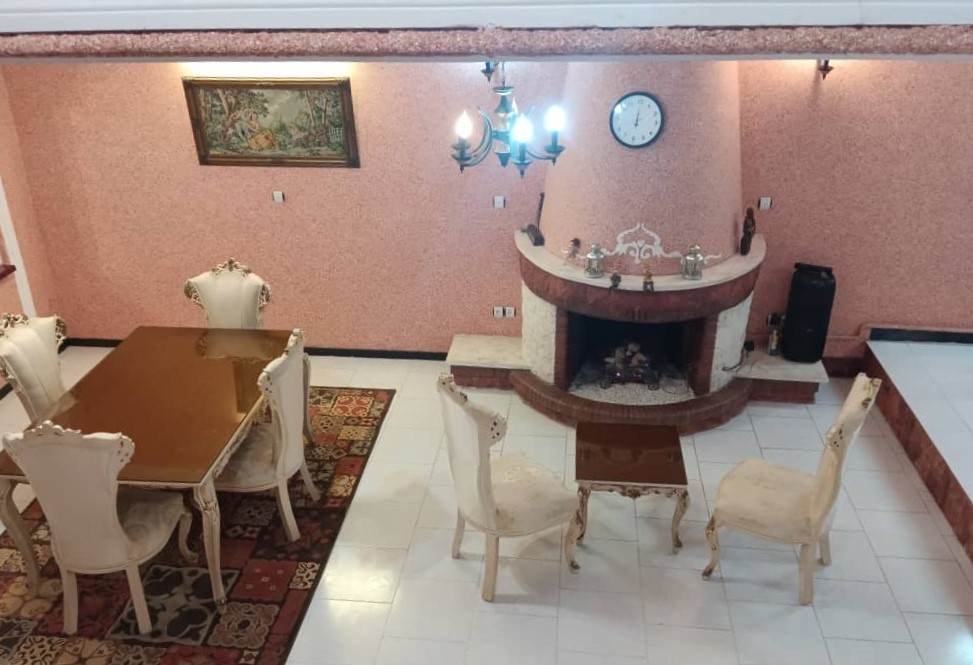 اتاق پذیرایی طبقه همکف