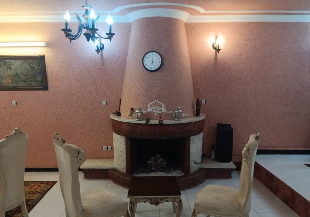 اتاق پذیرایی طبقه همکف