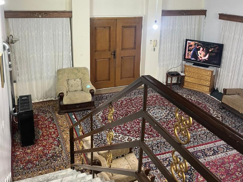 نمای پذیرایی پایین از طبقه بالا