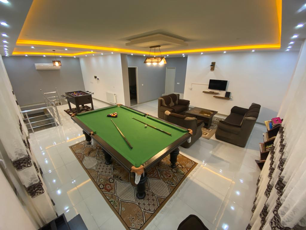 اتاق نشیمن طبقه اول