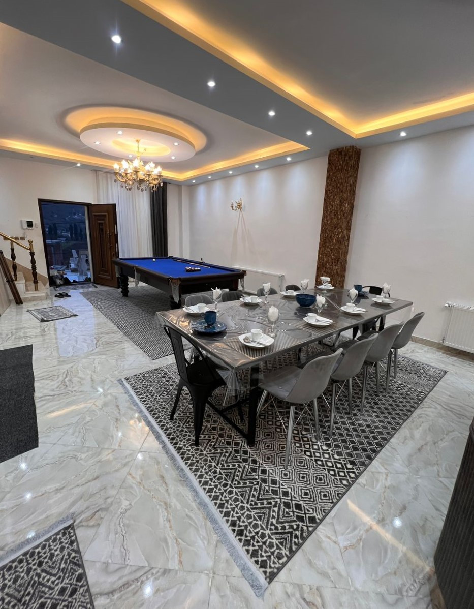 اتاق پذیرایی طبقه همکف