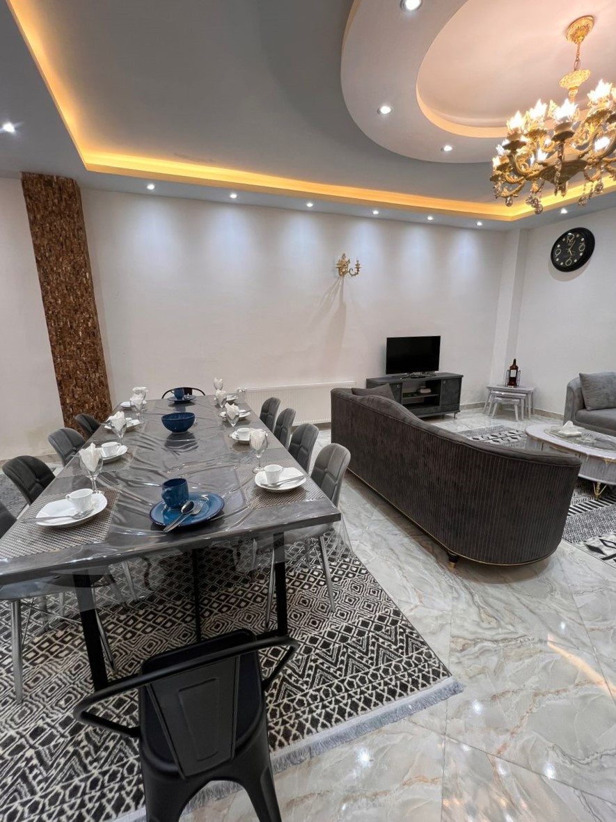 اتاق پذیرایی طبقه همکف