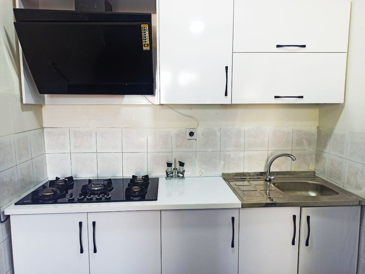 آشپزخانه با کابینت نو