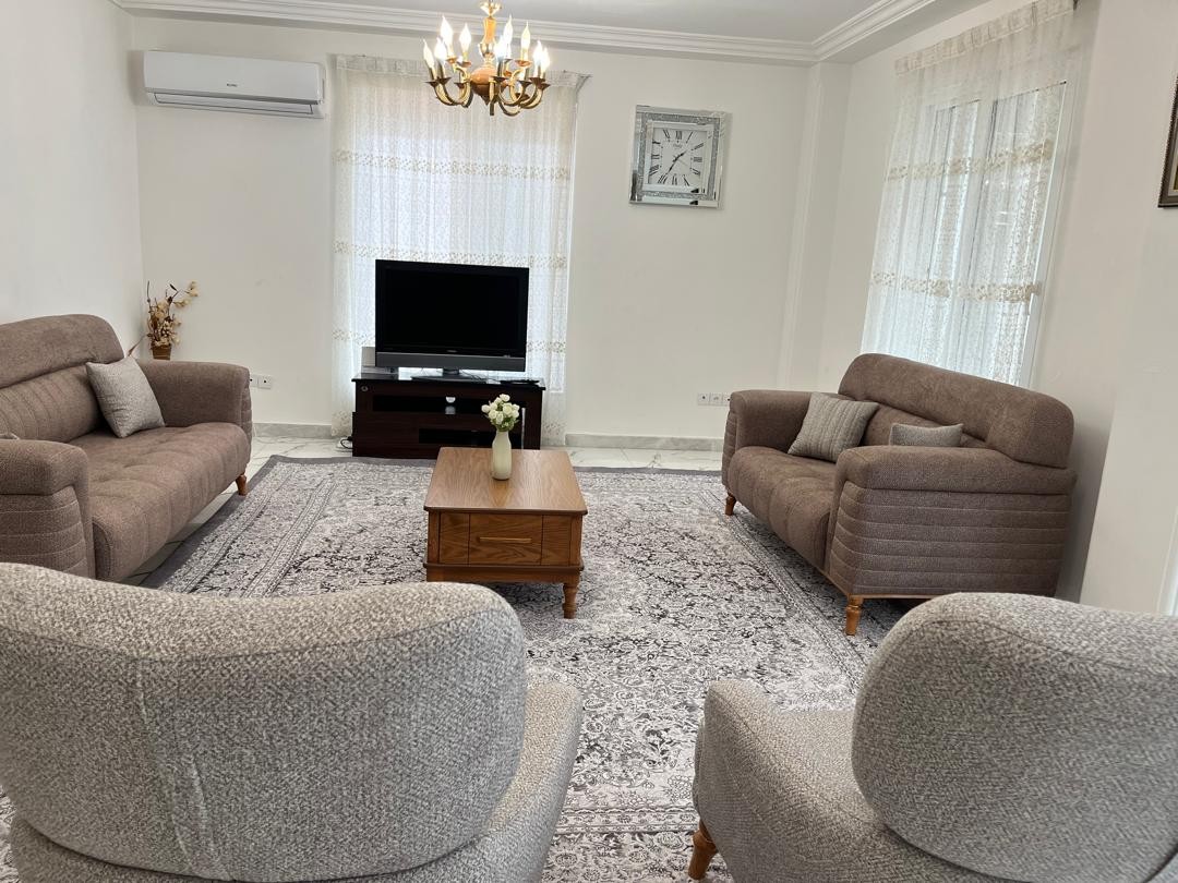 پذیرایی طبقه اول پذیرایی طبقه اول